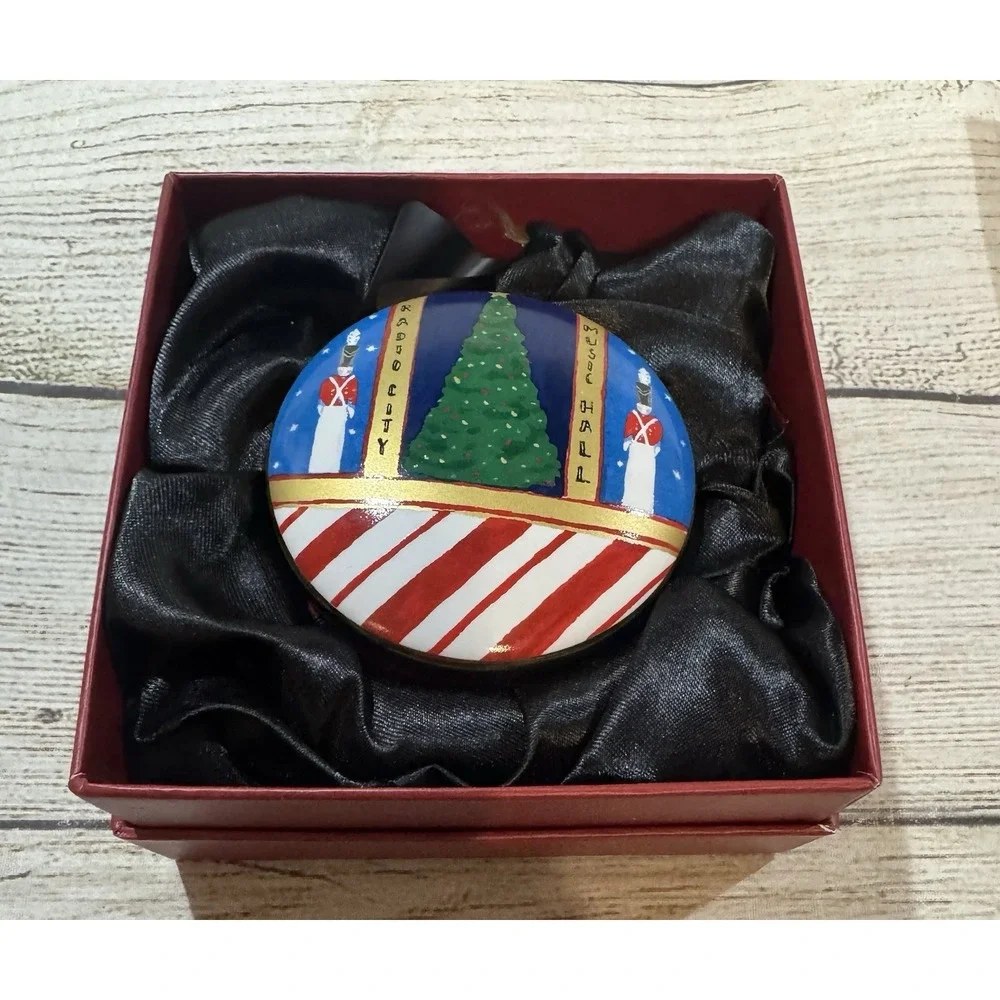 Pandora Jewelry Radio City Music Hall Ceramic Christmas Trinket Box w/Box GTubJ